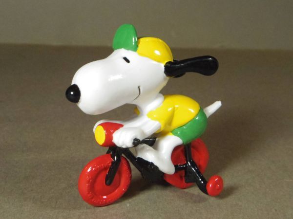 ピーナッツ スヌーピー PVCフィギュア 自転車 Snoopyの画像1