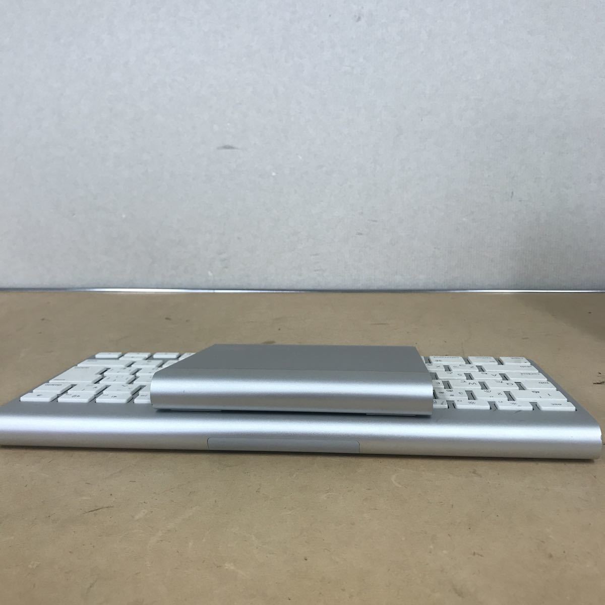 230111SK220274 Apple Magic Wireless Keyboard A1314 Magic Trackpad A1339 ワイヤレスキーボード まとめ売りの画像3