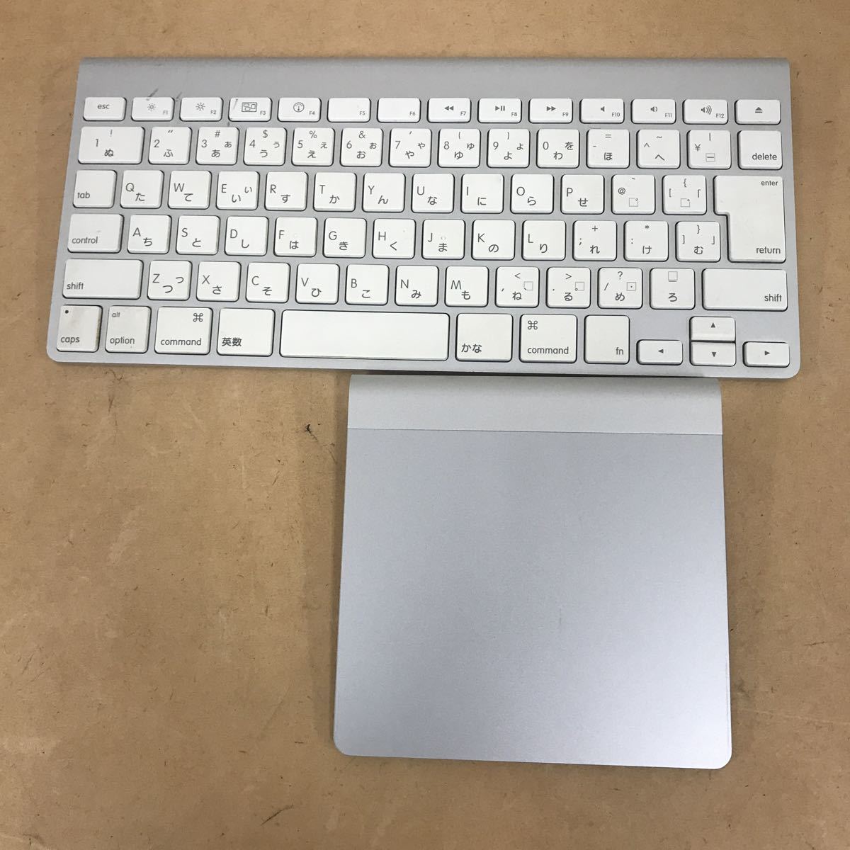 230111SK220274 Apple Magic Wireless Keyboard A1314 Magic Trackpad A1339 ワイヤレスキーボード まとめ売りの画像1