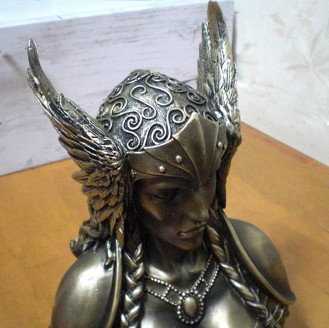 ヴァルキリー（ワルキューレ）胸像 北欧神話 彫刻オブジェ 彫像フィギュア/ラグナロク ルーン石碑(輸入品_画像6