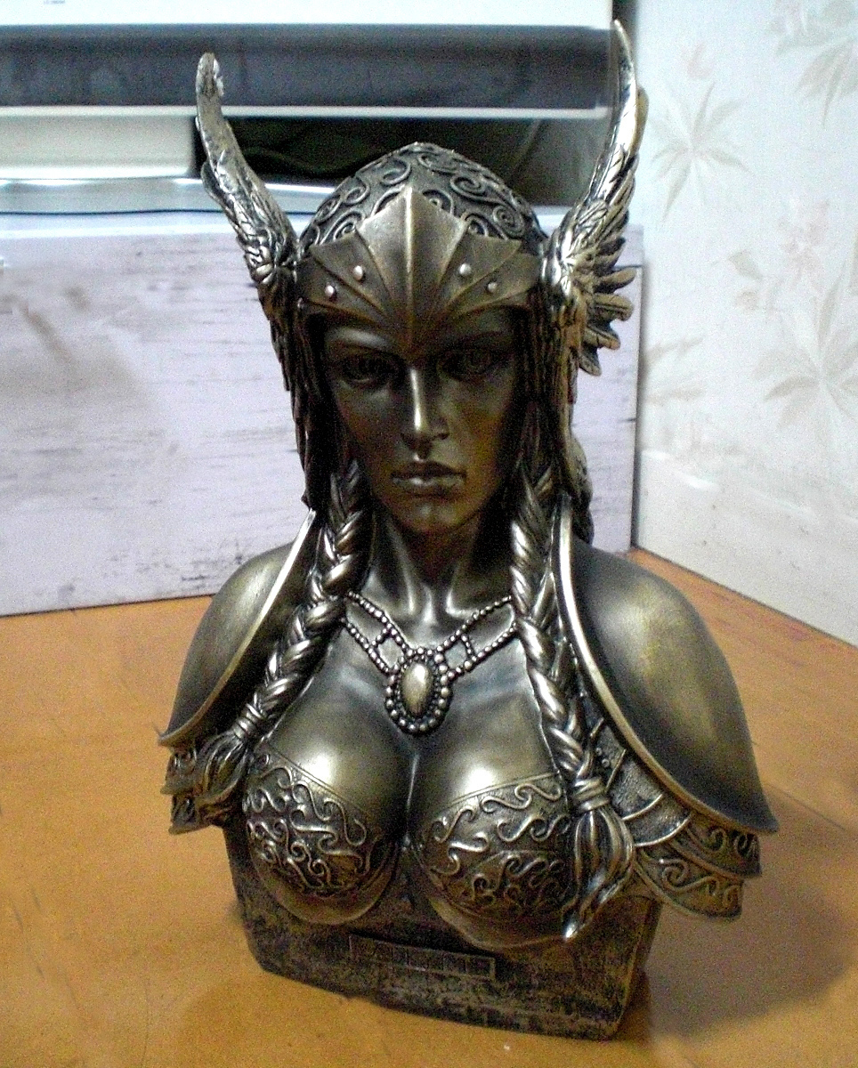 ヴァルキリー（ワルキューレ）胸像 北欧神話 彫刻オブジェ 彫像フィギュア/ラグナロク ルーン石碑(輸入品_画像5
