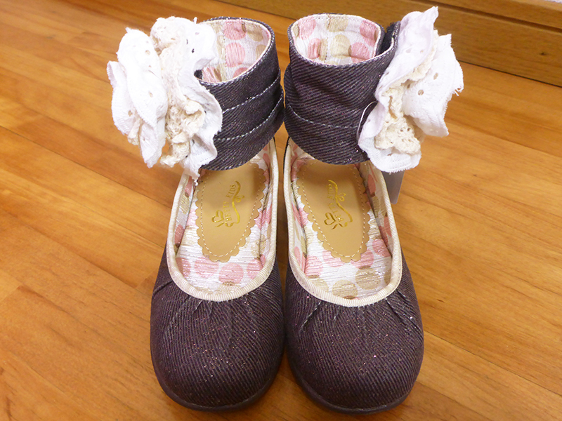 【新品未使用タグ付き】16㎝花のモチーフが可愛い靴_画像1