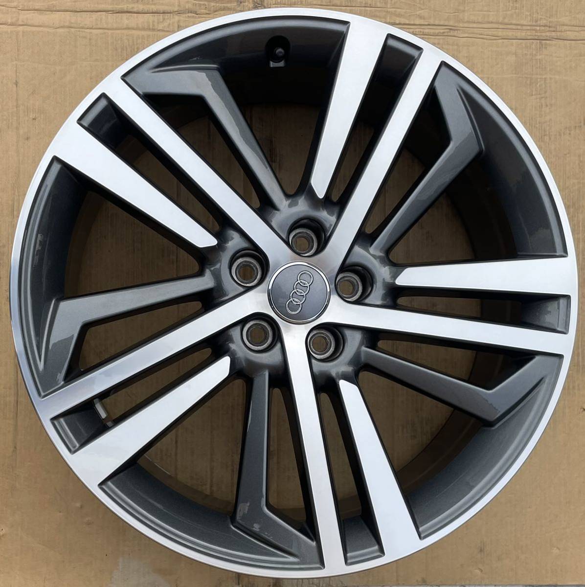 美品アウディQ5 SQ5 純正ホイール 20インチ4本セット。 ホイール