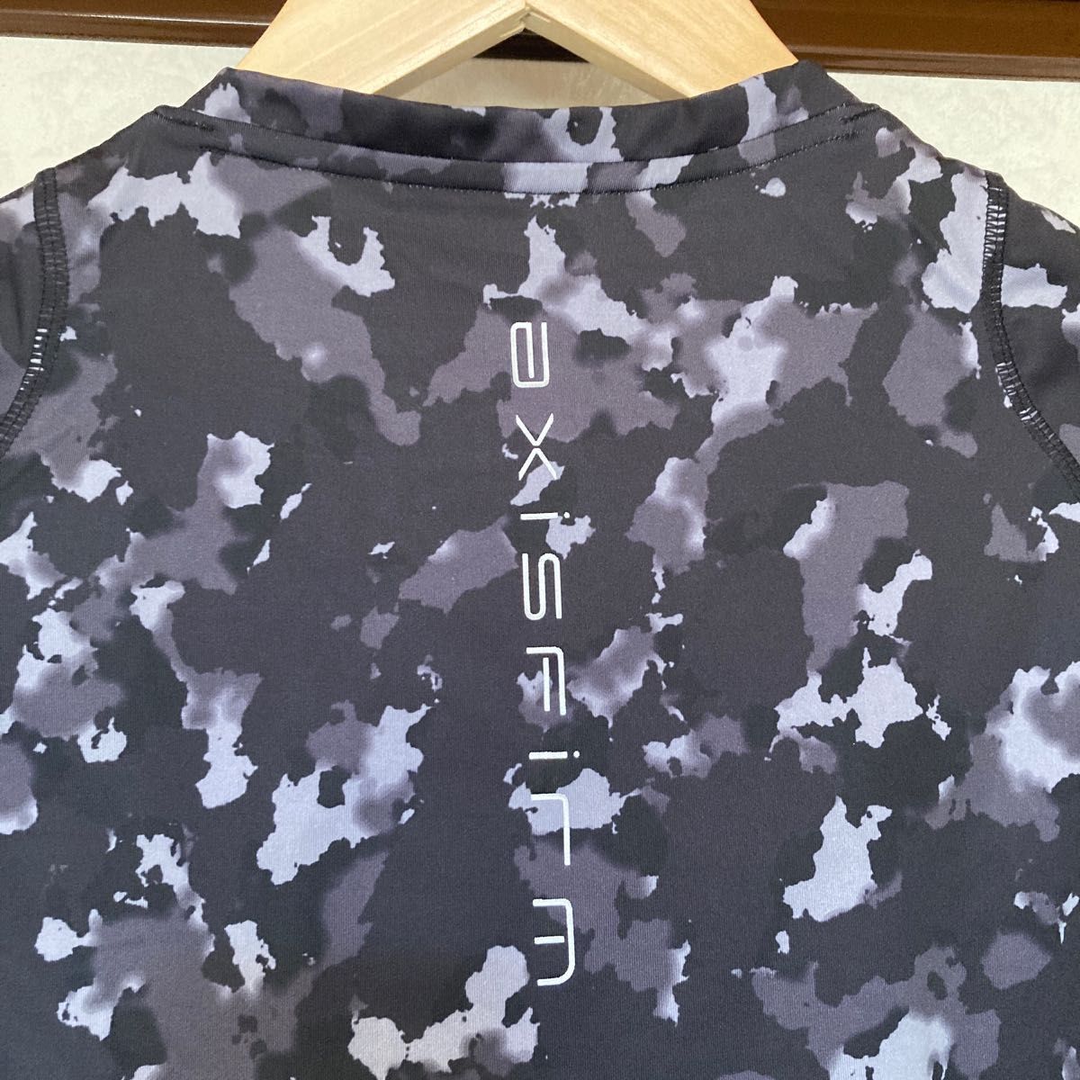 S【新品・未使用】AXF アクセフ 半袖 トレーニング ウェア Tシャツ 迷彩柄
