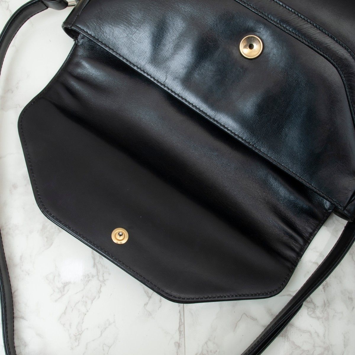 美品】BALLY(バリー) ヴィンテージ レザー ショルダーバッグ 美品】BALLY(バリー) ヴィンテージ レザー ショルダーバッグ