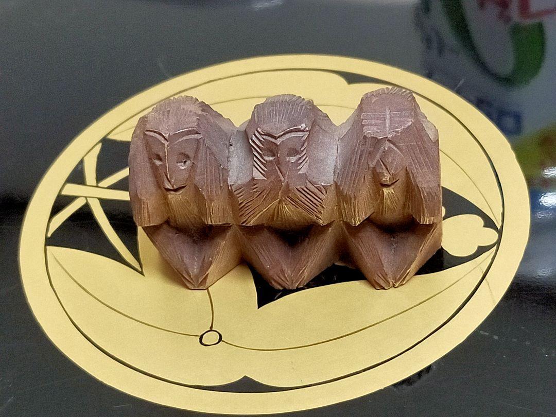 ◎送料無料◎蔵くら◎ 三猿 置物 木彫り 52mm ◎ 230114 M Z お土産 骨董 古玩 中国 レトロ アンティーク