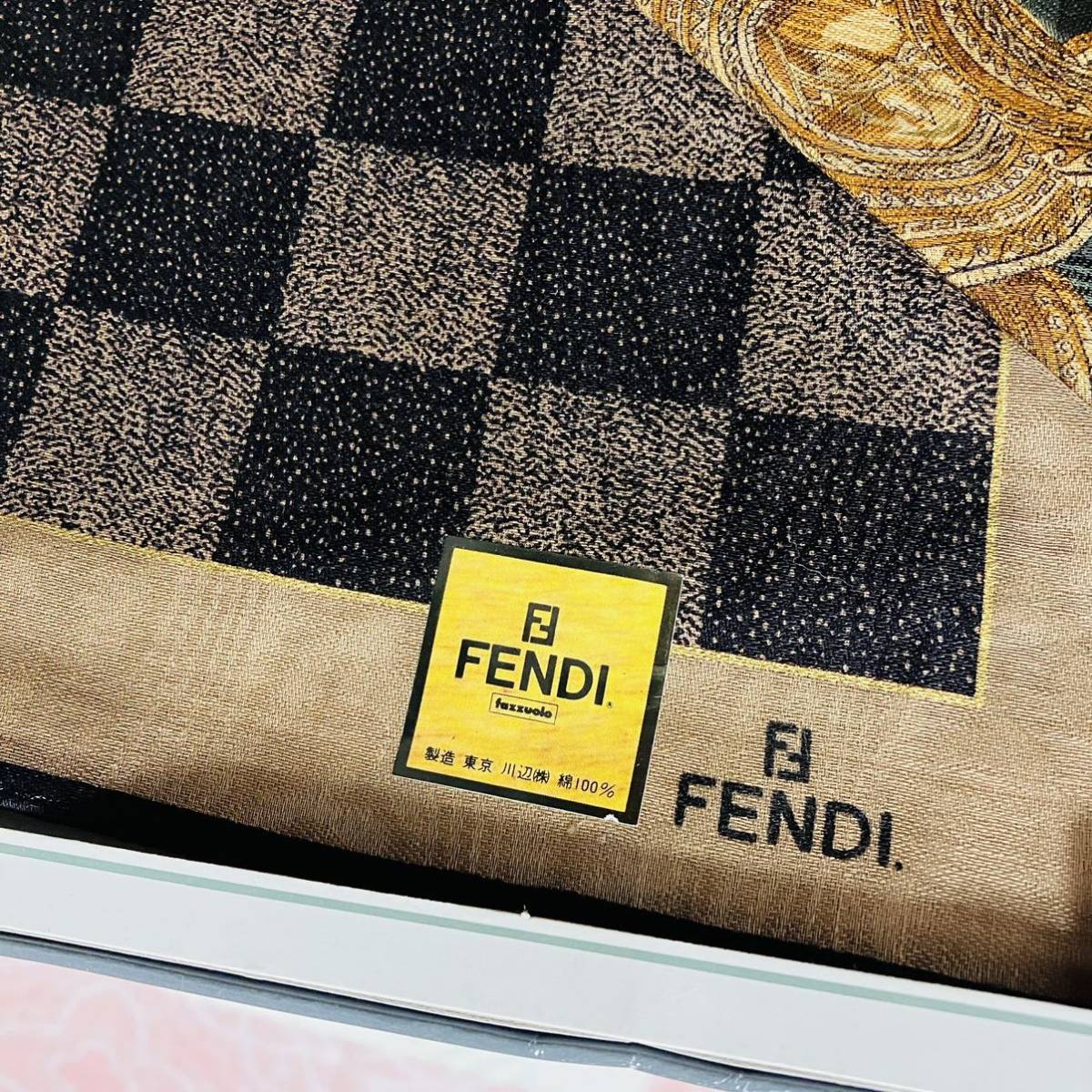 【人気柄】新品/FENDI/2枚/大判ハンカチ/正規品/フェンディ/未使用/即決/ズッカ柄/匿名発送/スカーフ/ストール/チャーム/ブラウン/茶色/箱_画像4