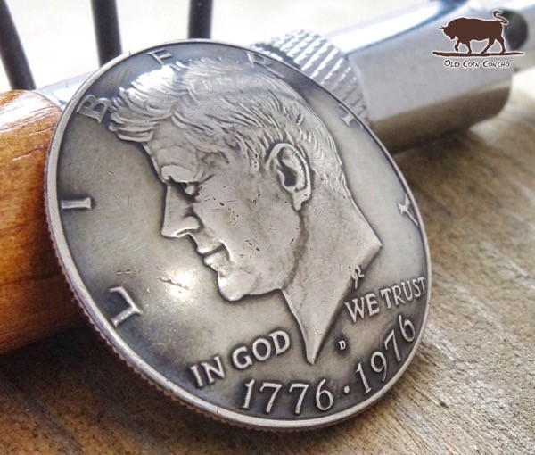 ◆コンチョ ループ式　アメリカ　50セント　ケネディ　建国200年記念　ハーフダラー　30mm　ボタン コイン パーツ_画像3