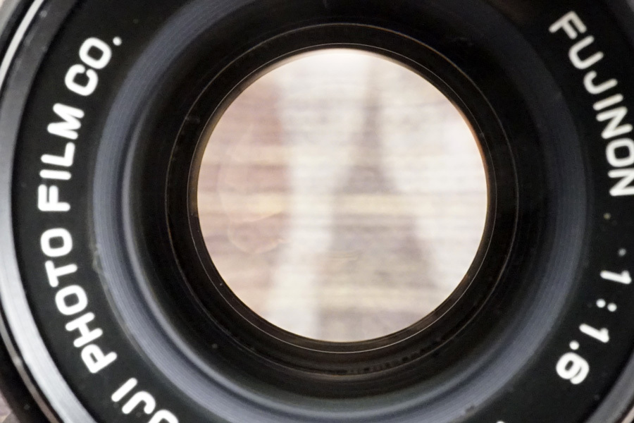 FUJI PHOTO FILM CO. (富士フイルム)　FUJICA製標準レンズ　FUJINON 55mm/f1.6（超美品/整備済）M42：指標値環が金属製の稀少品_光学系内の透明度が非常に高い個体です。