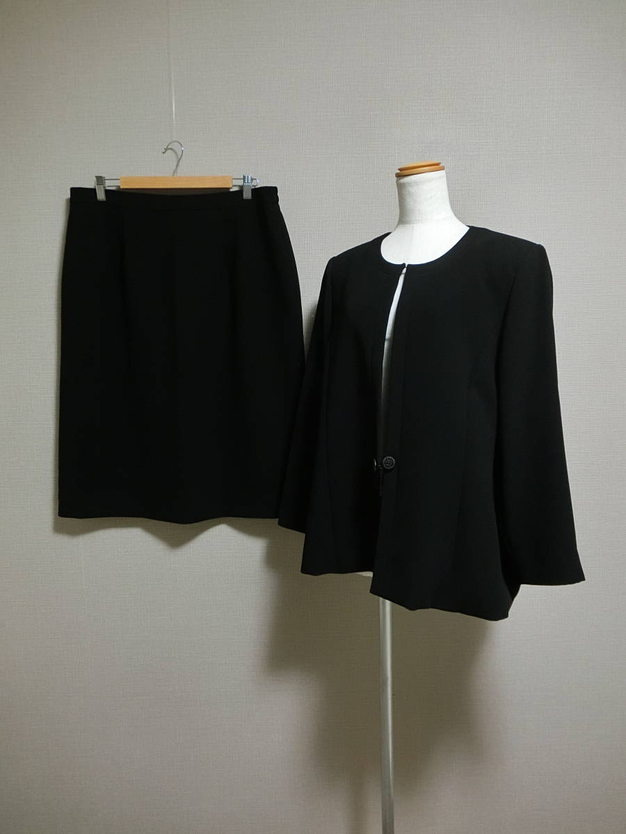 新品 極美品　SOIR BENIR　東京ソワール　フォーマル　ノーカラー　スカート　セットアップスーツ　ブラック　２３　大きいサイズ　冠婚葬祭 ブラックフォーマル、喪服
