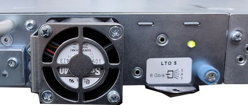 ●[1Uラック型 LTO5] HP StorageWorks 1/8 G2 Tape Autoloader テープオートローダー装置 SAS接続の画像3