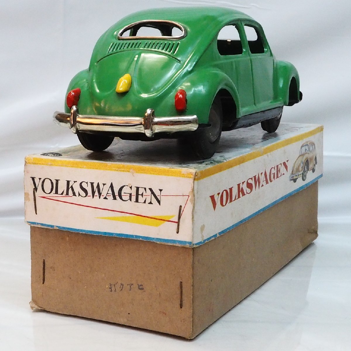 WEB限定カラー 増田屋【VOLKSWAGEN Beetle フォルクスワーゲン ビートル黄緑グリーン】ブリキtin toy carミニチュア