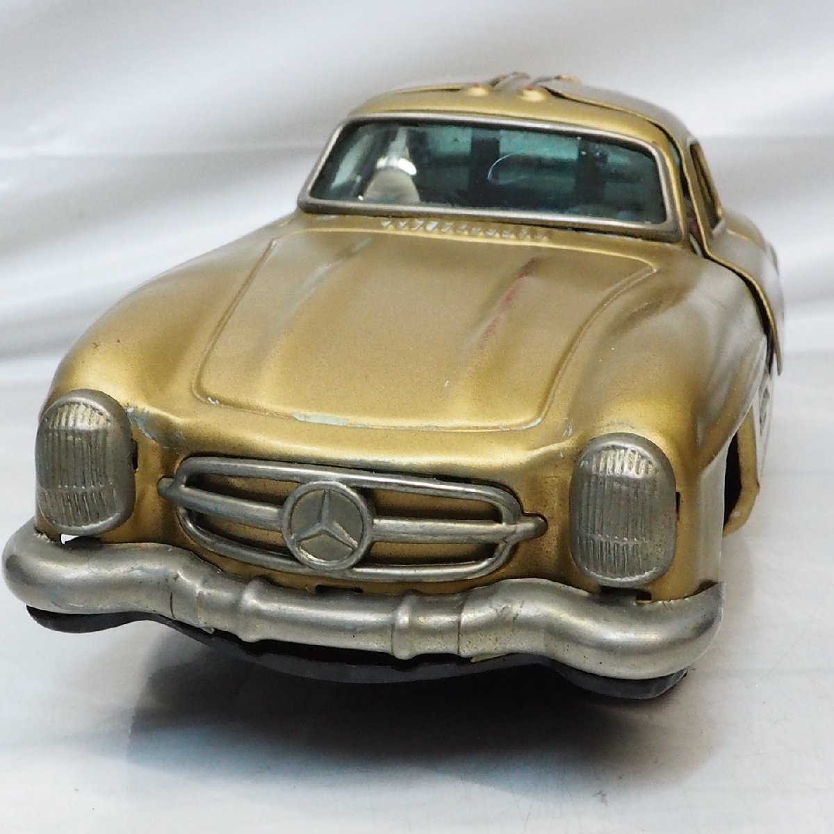 BANDAI【Mercedes-Benz 300SL Gull Wingリペイント金色リモコン欠 メルセデスベンツ ガルウイング ドア開閉】ブリキtin toy car(箱無)0341_画像4