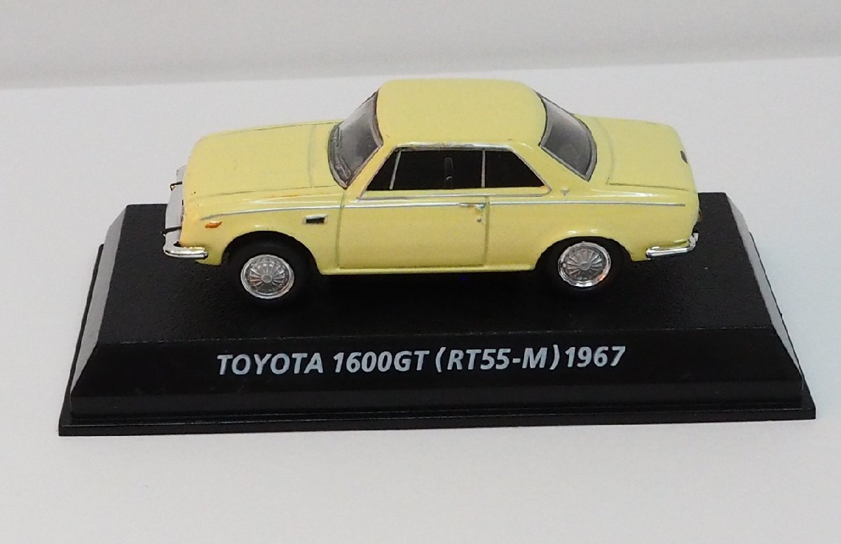 コナミ絶版名車コレクション【トヨタTOYOTA 1600GT RT55-M 1967 イエロー】台座付1/64ミニカー■KONAMI【中古・本体のみ】送料込_画像２