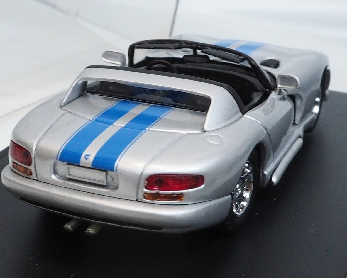 Universal Hobbies【DODGE VIPER RT/10 1998ダッジ バイパー シルバー】1/43ミニチュア自動車ミニカー ユニバーサル ホビー(外箱無)送料込_画像３