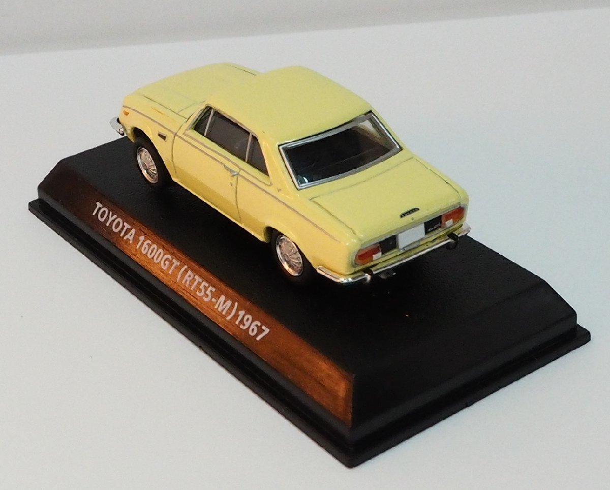 コナミ絶版名車コレクション【トヨタTOYOTA 1600GT RT55-M 1967 イエロー】台座付1/64ミニカー■KONAMI【中古・本体のみ】送料込_画像３