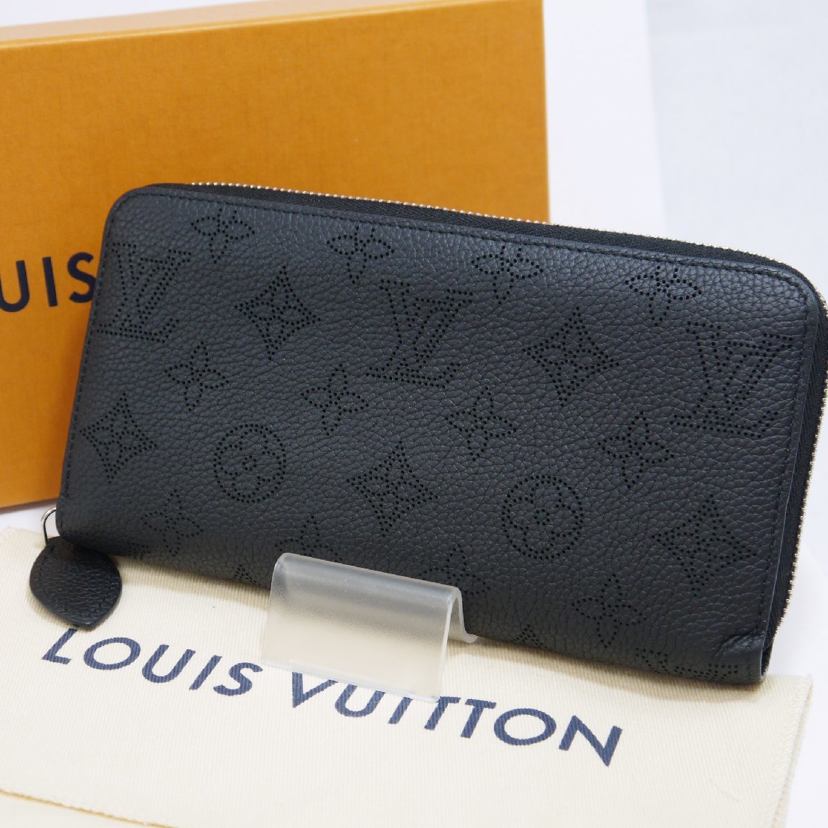 送料無料 USED品・保管品 Louis Vuitton ルイヴィトン M61867 ジッピーウォレット ラウンドファスナー 長財布 マヒナ TN0261 箱付き