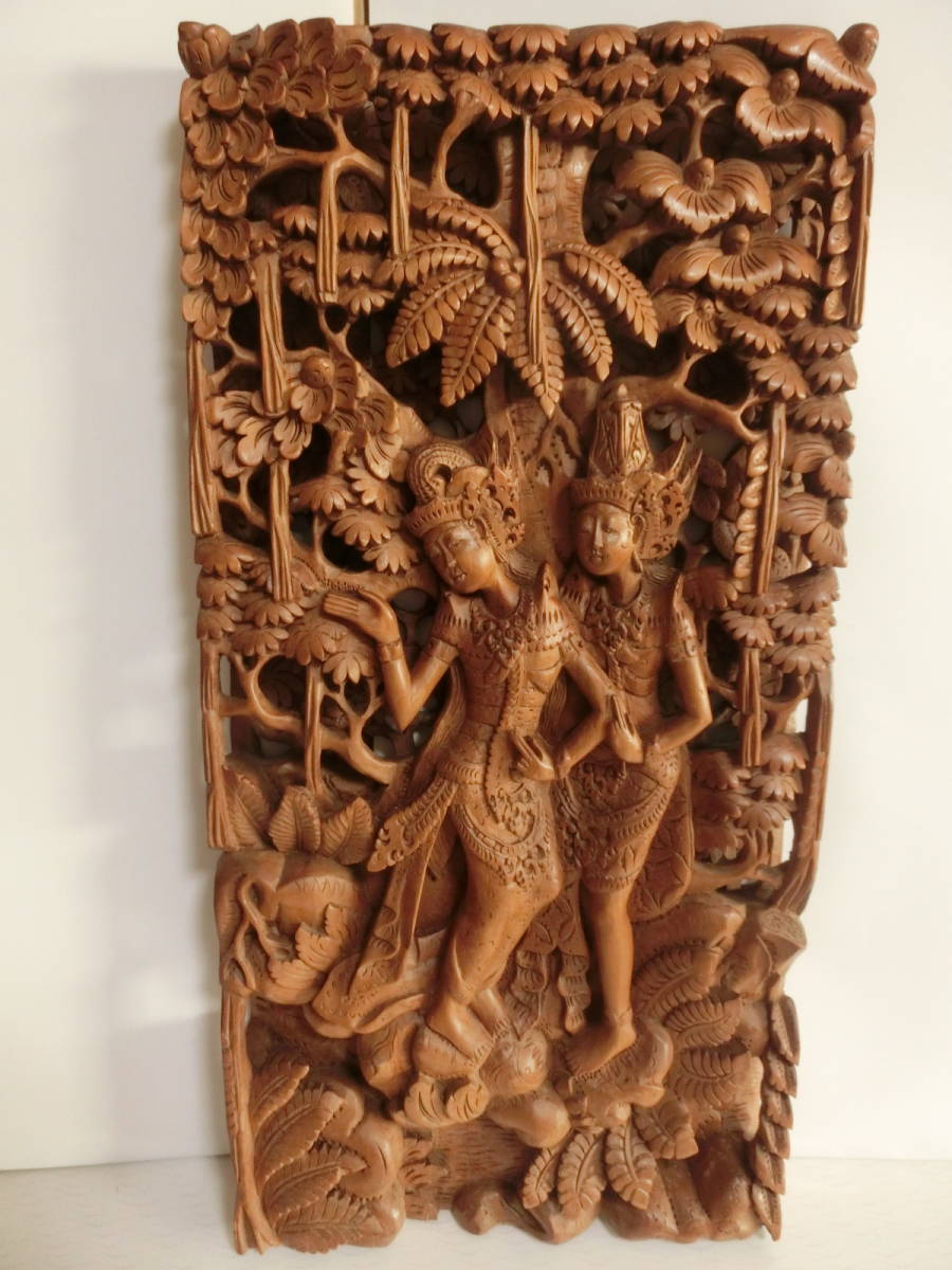 インドネシアの木彫りのレリーフ