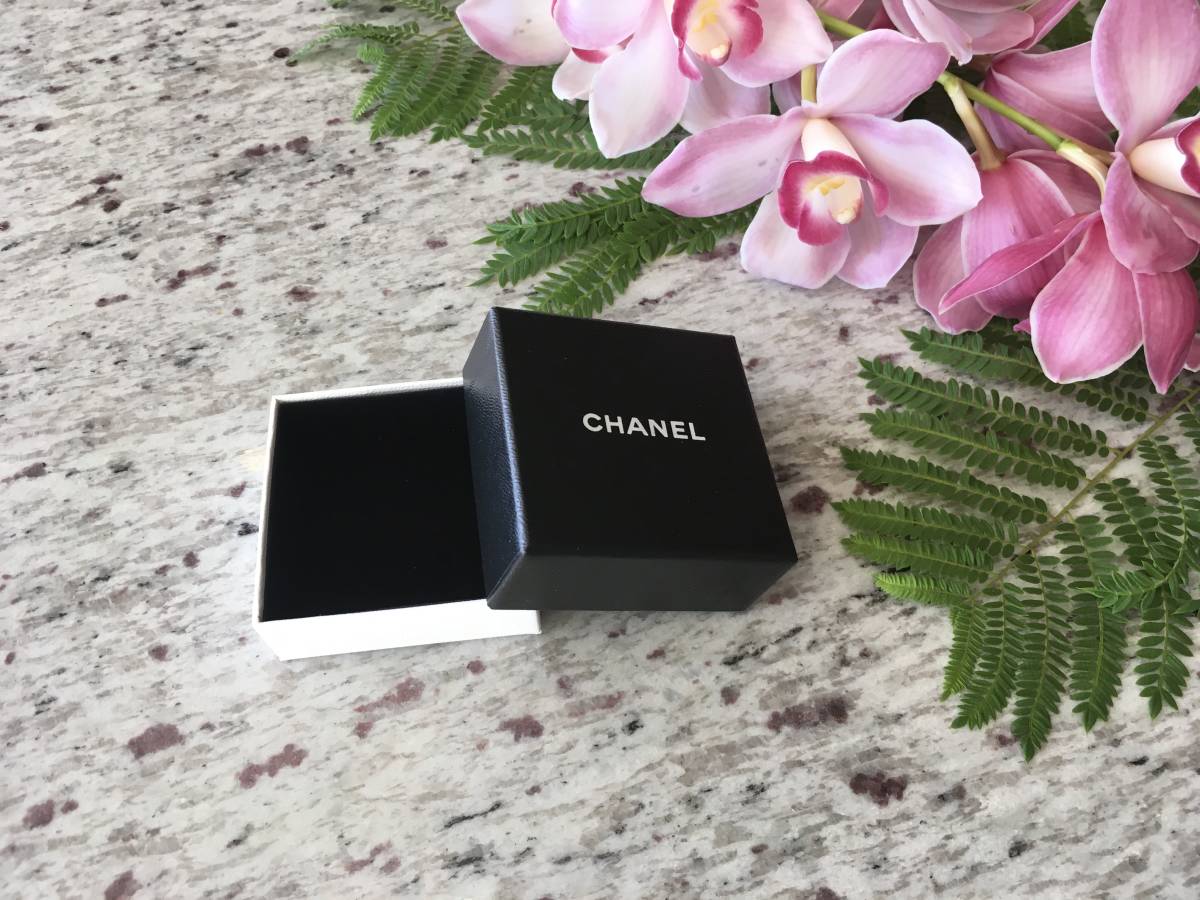 CHANEL 空箱マグネット式(リボンカメリア付き) CHANEL純正 空箱・ショップ袋セット カメリア・リボン付 送料