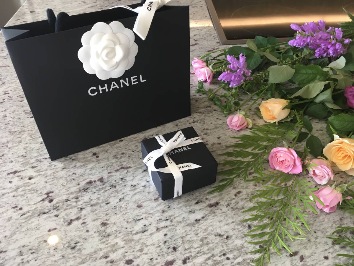 CHANEL 空箱マグネット式(リボンカメリア付き) CHANEL純正 空箱・ショップ袋セット カメリア・リボン付 送料