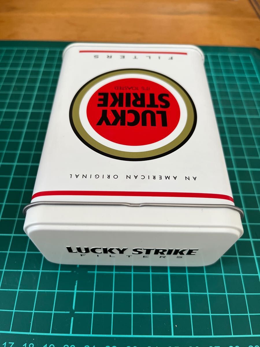 ◆LUCKY STRIKE ラッキーストライクパッケージ型灰皿＋ピンバッジ（1916/1941）2種セット