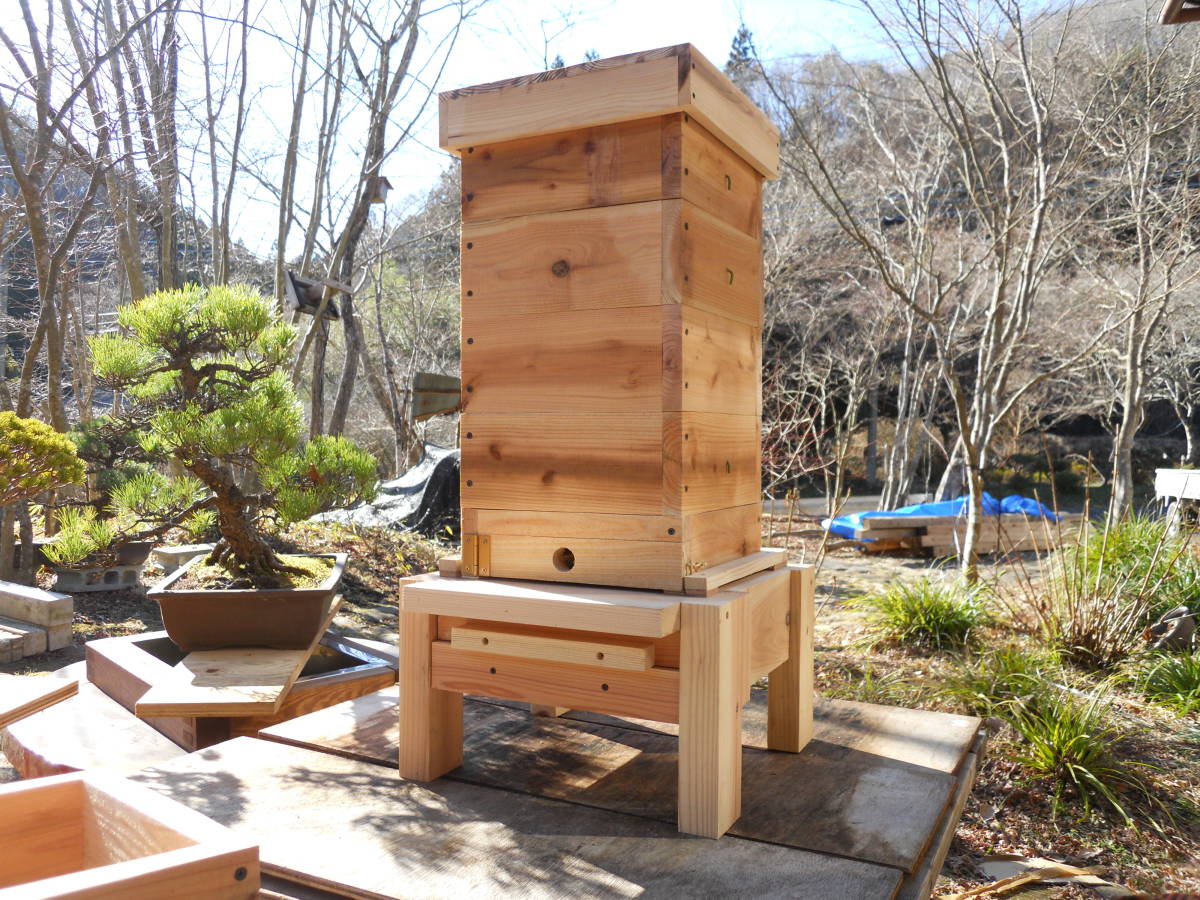 日本未入荷 日本蜜蜂重箱式巣箱ハニーズハウス ロイヤルセット 送料