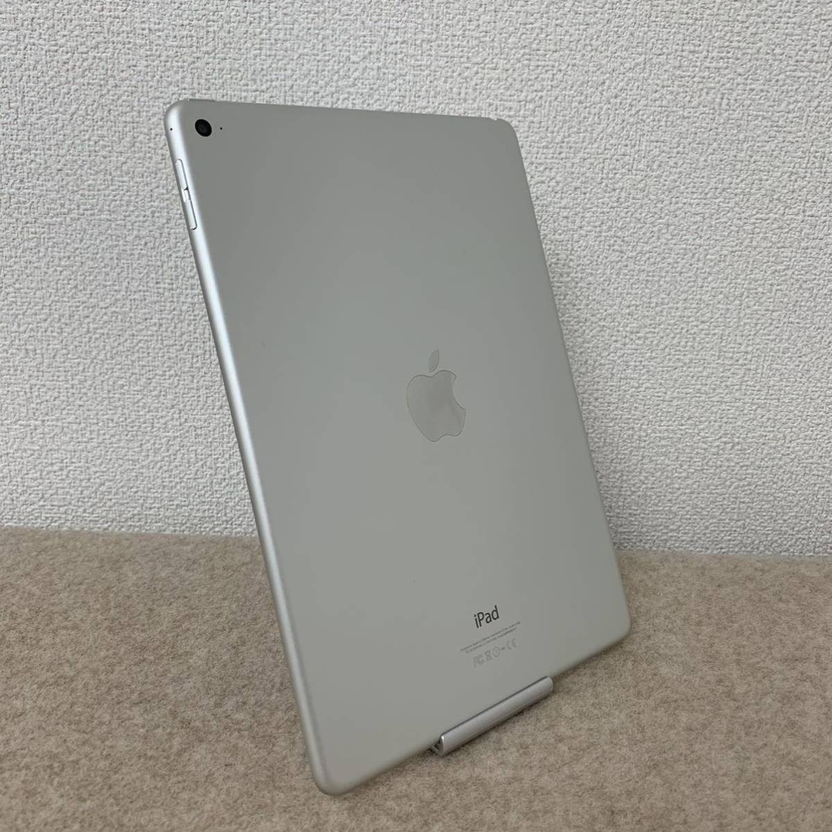 本日特価】 128GB シルバー Wi-Fiモデル 中古品 22792 【美品】iPad
