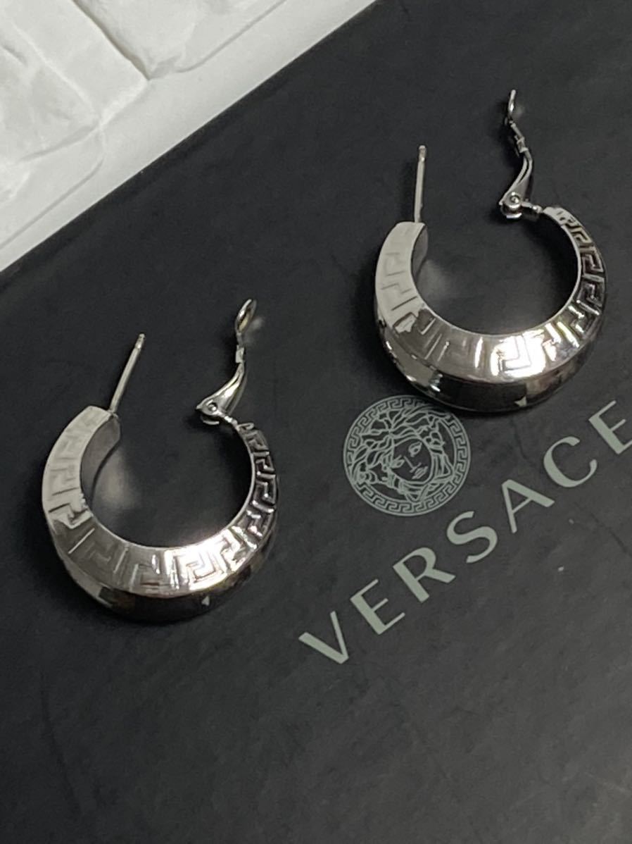 美品 GIANNI VERSACE ヴィンテージ 総ロゴ シルバー ピアス-