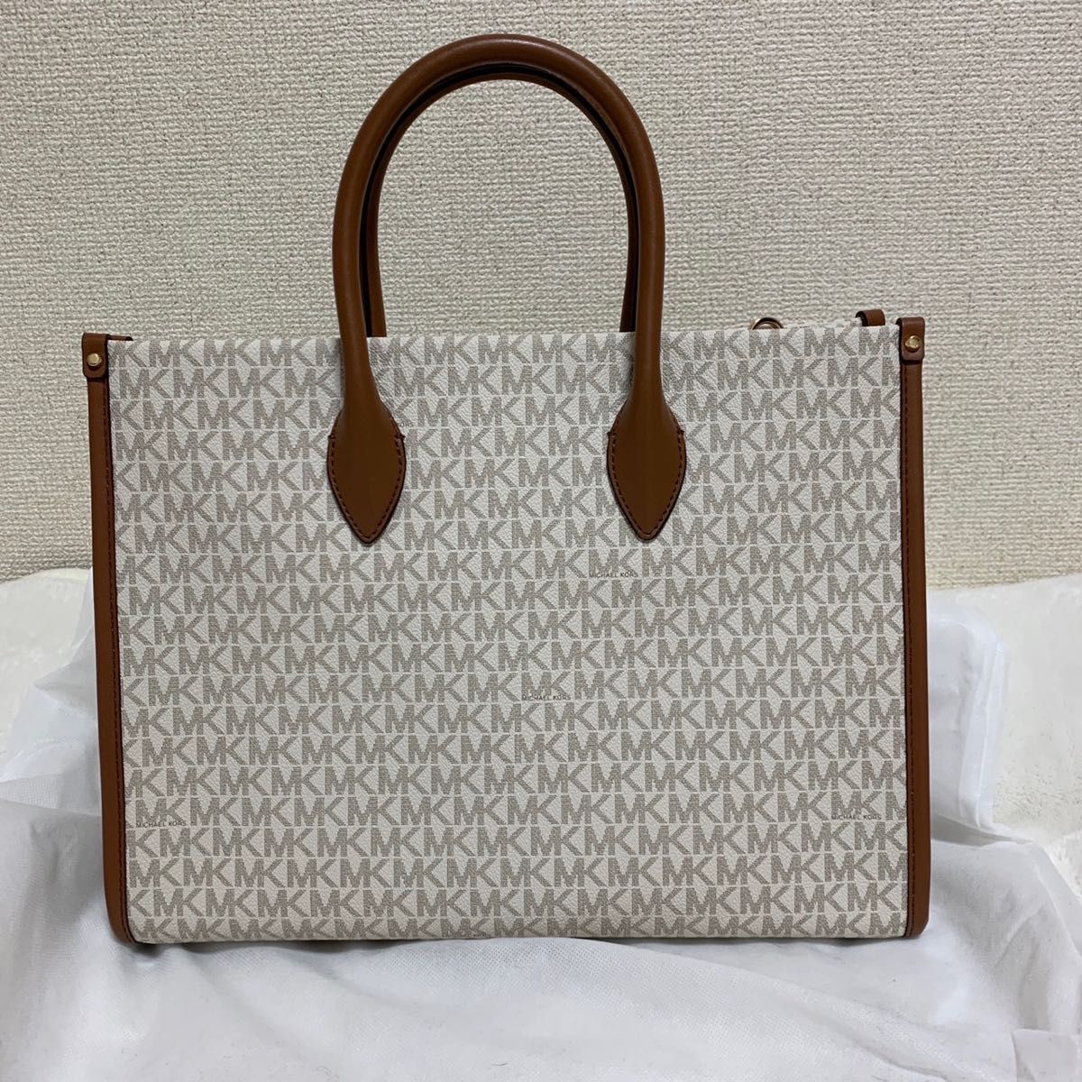 MICHAEL KORSのトートバッグです。未使用です。買った際についてきた袋