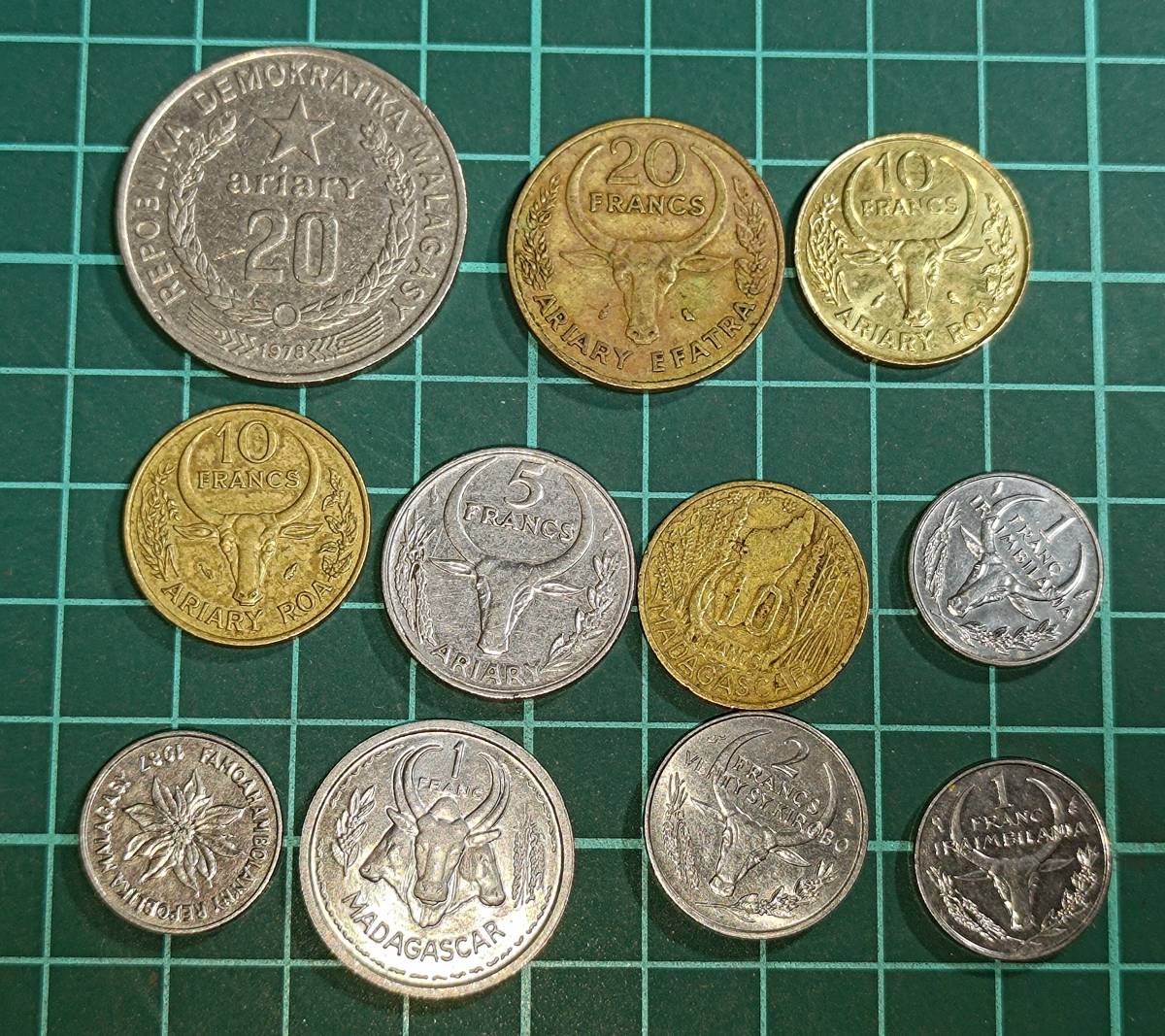 【1円スタート】マダガスカル共和国 マダガスカルアリアリ硬貨 おまとめの画像1