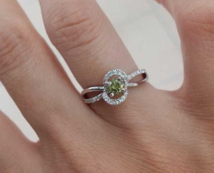 _^ 極美品 K18WG天然デマントイドガーネット0.31ct & 天然