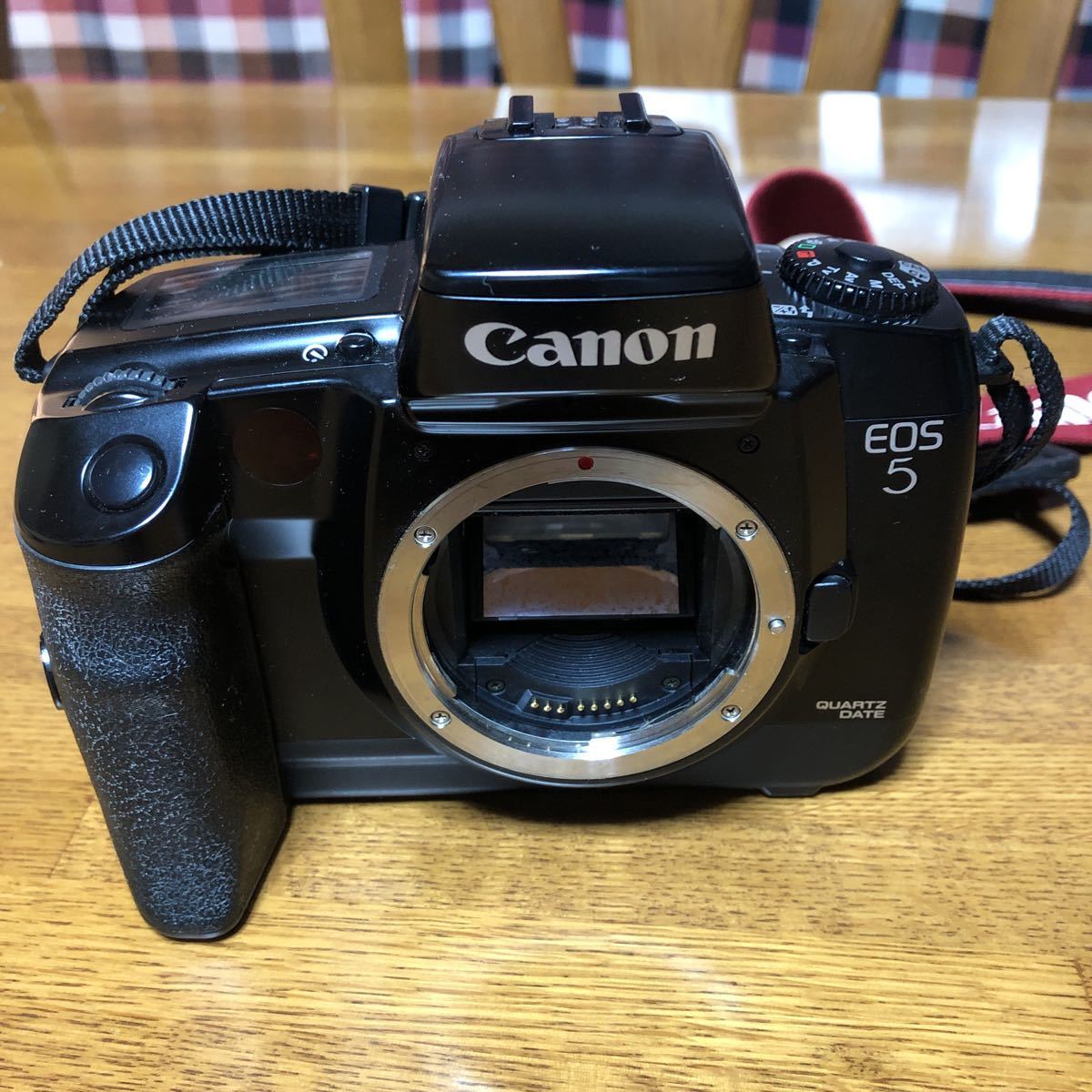 【j】Canon キャノン EOS 5 QUARTZ DATE レンズ 28-80mm フィルムカメラ_画像4