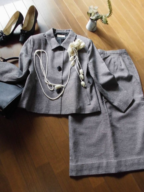 グッチ 女性用スーツ グレー アンゴラ絹混紡 セットアップ-