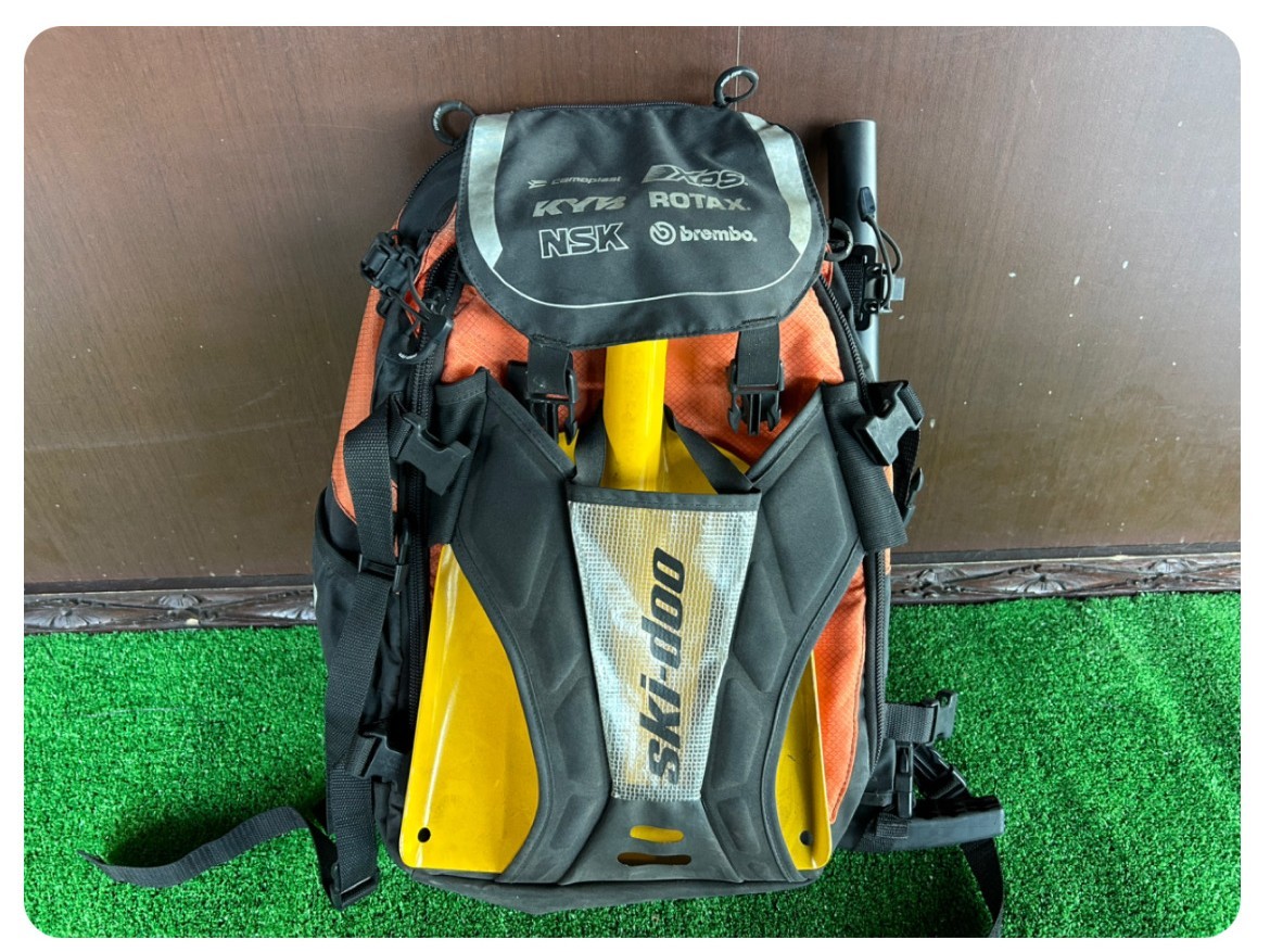 SkiDoo Tunnel　Backpack　バックパック　ほぼ未使用　シャベル、グローブ付き