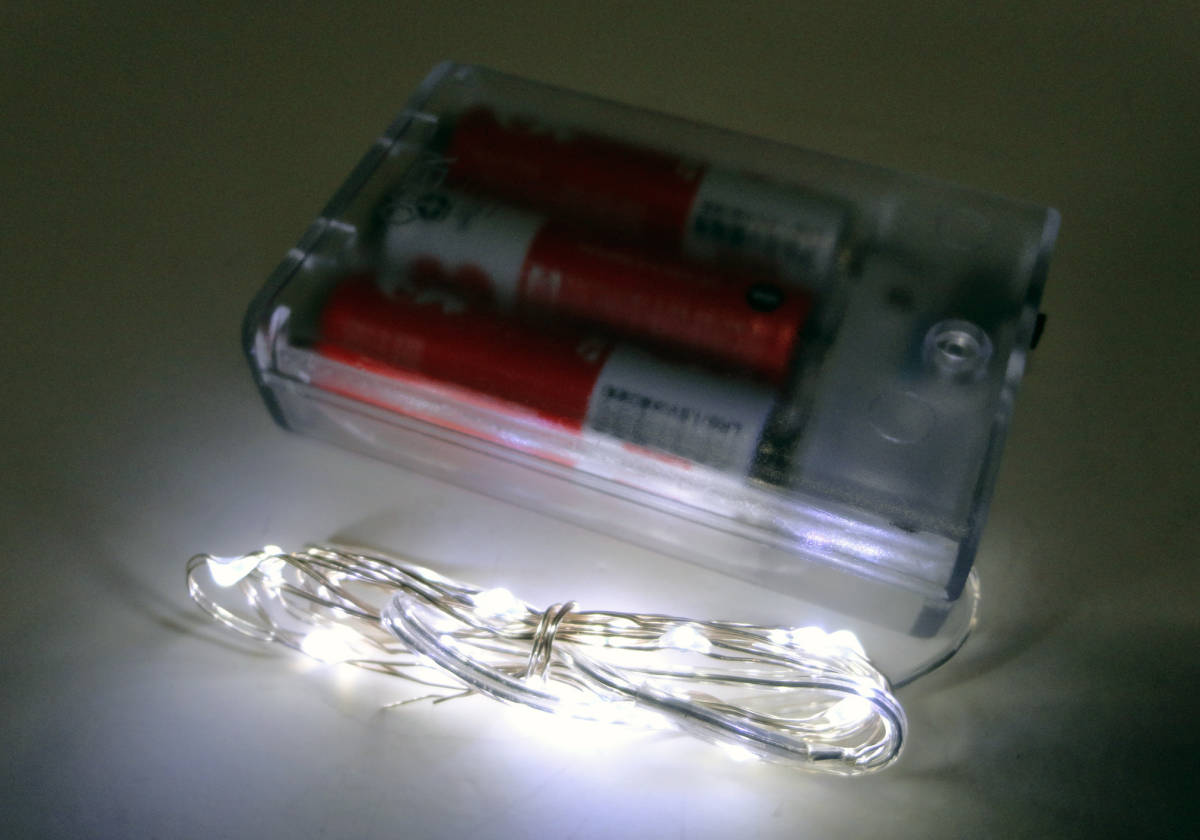 LEDひもライト 白色 約1ｍにLED20個 55mm間隔 乾電池仕様 ＬＥＤイルミネーション ドールハウス ミニチュア 照明 に 白LED 電池_画像2