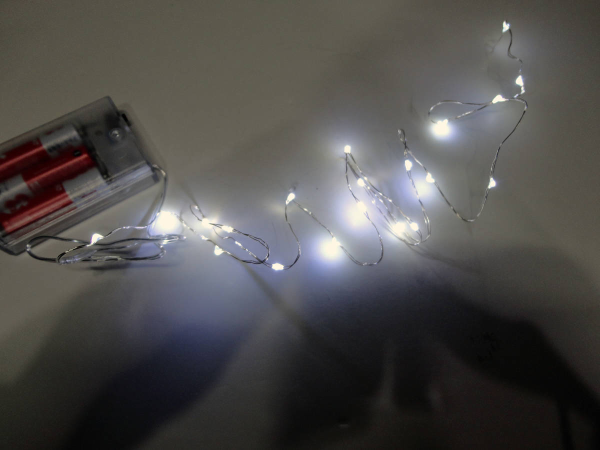 LEDひもライト 白色 約1ｍにLED20個 55mm間隔 乾電池仕様 ＬＥＤイルミネーション ドールハウス ミニチュア 照明 に 白LED 電池_画像1