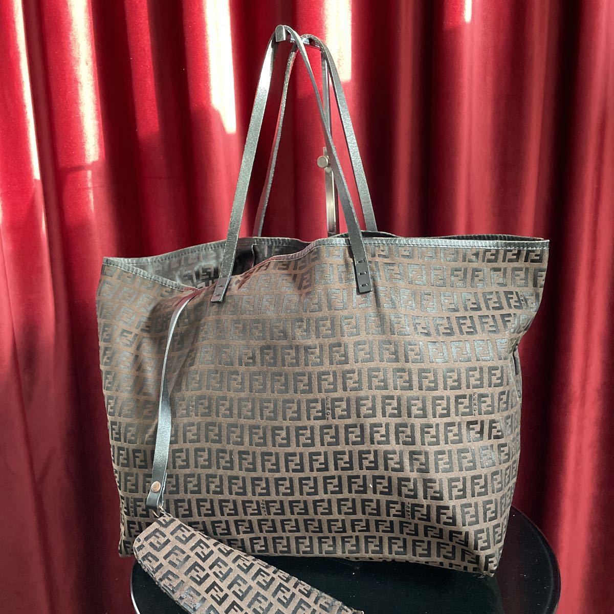 定番から日本未入荷 フェンディ FENDI ハンドバッグ ブラック 総柄