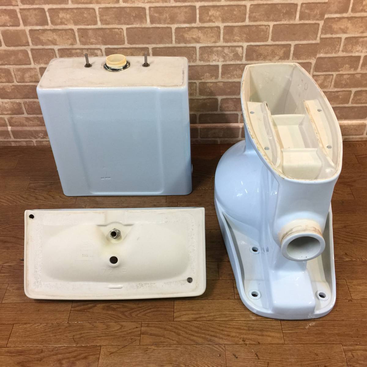 美品 トイレ便器壁排水洋式便器とタンク