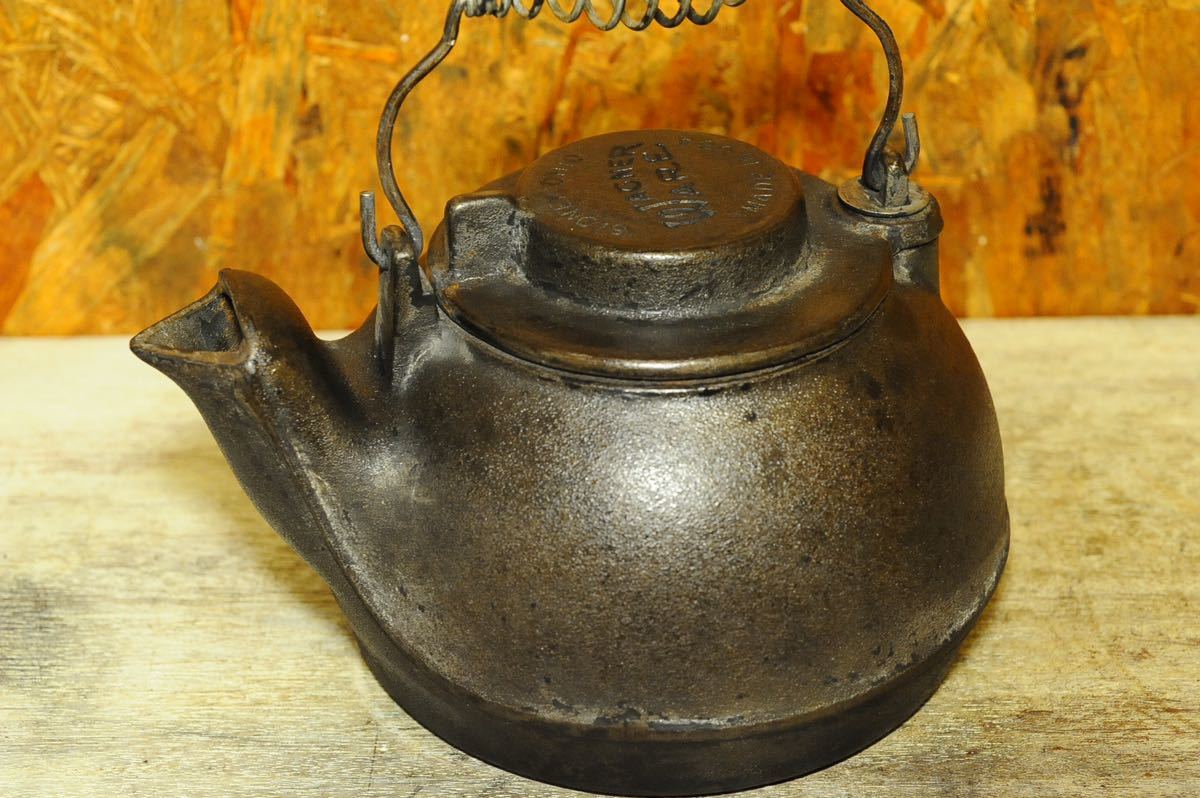 1円スタート WAGNER WARE CAST IRON TEA KETTLE ① / ヴィンテージ ワグナー 鋳鉄製 ケトル 薪ストーブ 暖炉 ダッチオーブン ロッジ LODGEの画像1