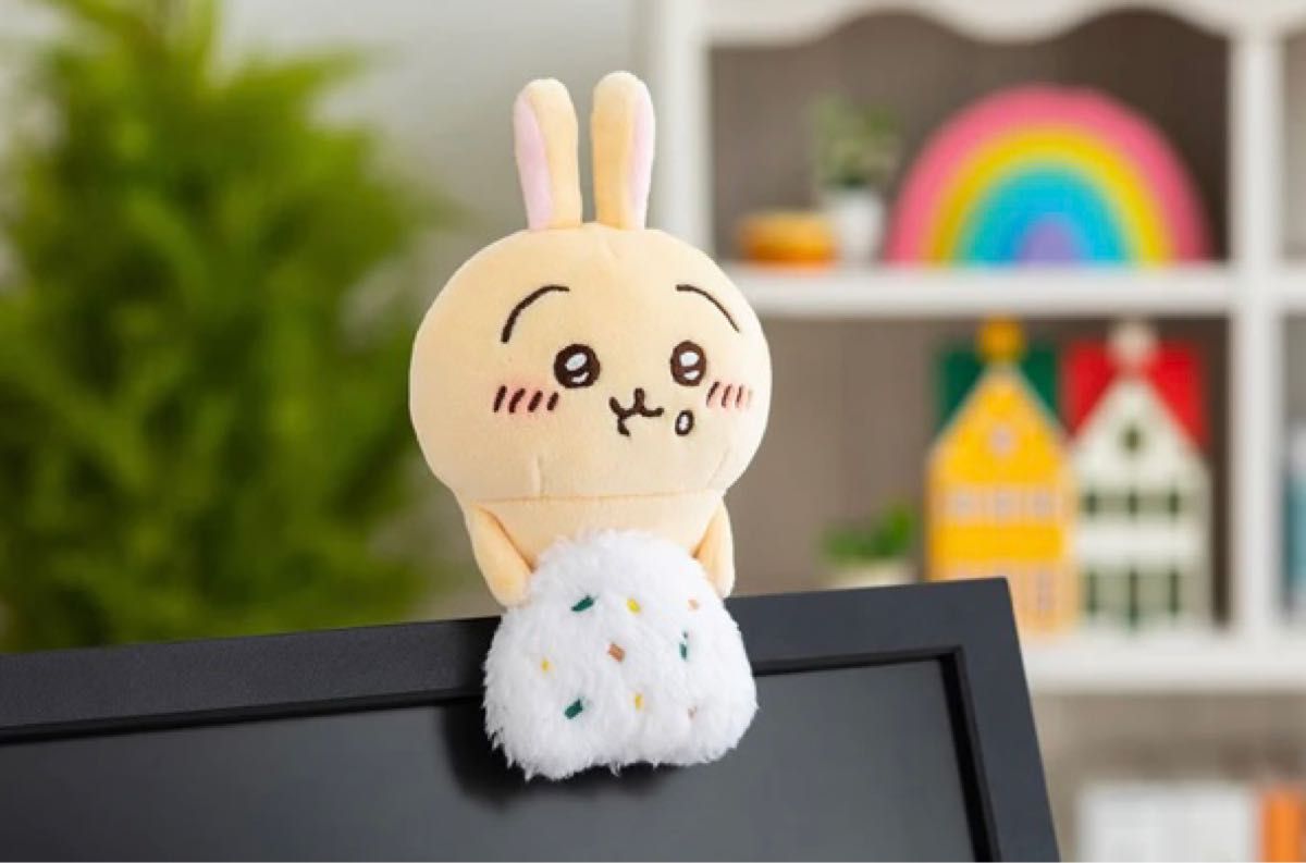 ちいかわ デスクトップから見守るひっかけぬいぐるみ(おにぎり ちいかわ デスクトップから見守るひっかけぬいぐるみ(おにぎり