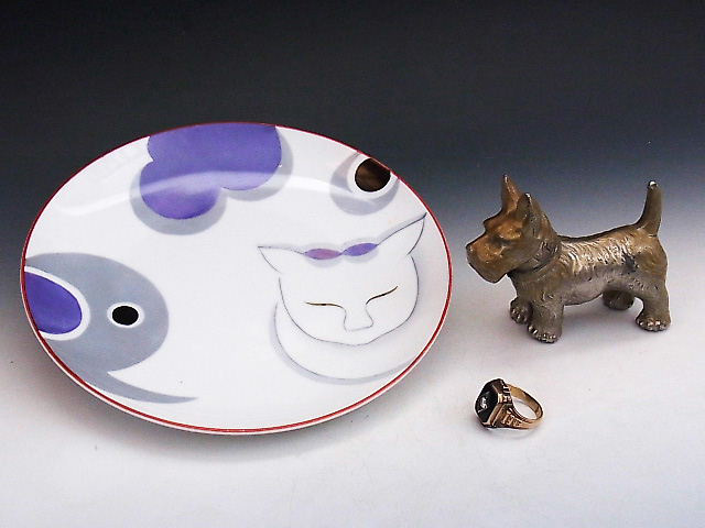 . goods elephant . circle seat . cat . plate * Old me Japanese huchen ( Nagoya made . place )