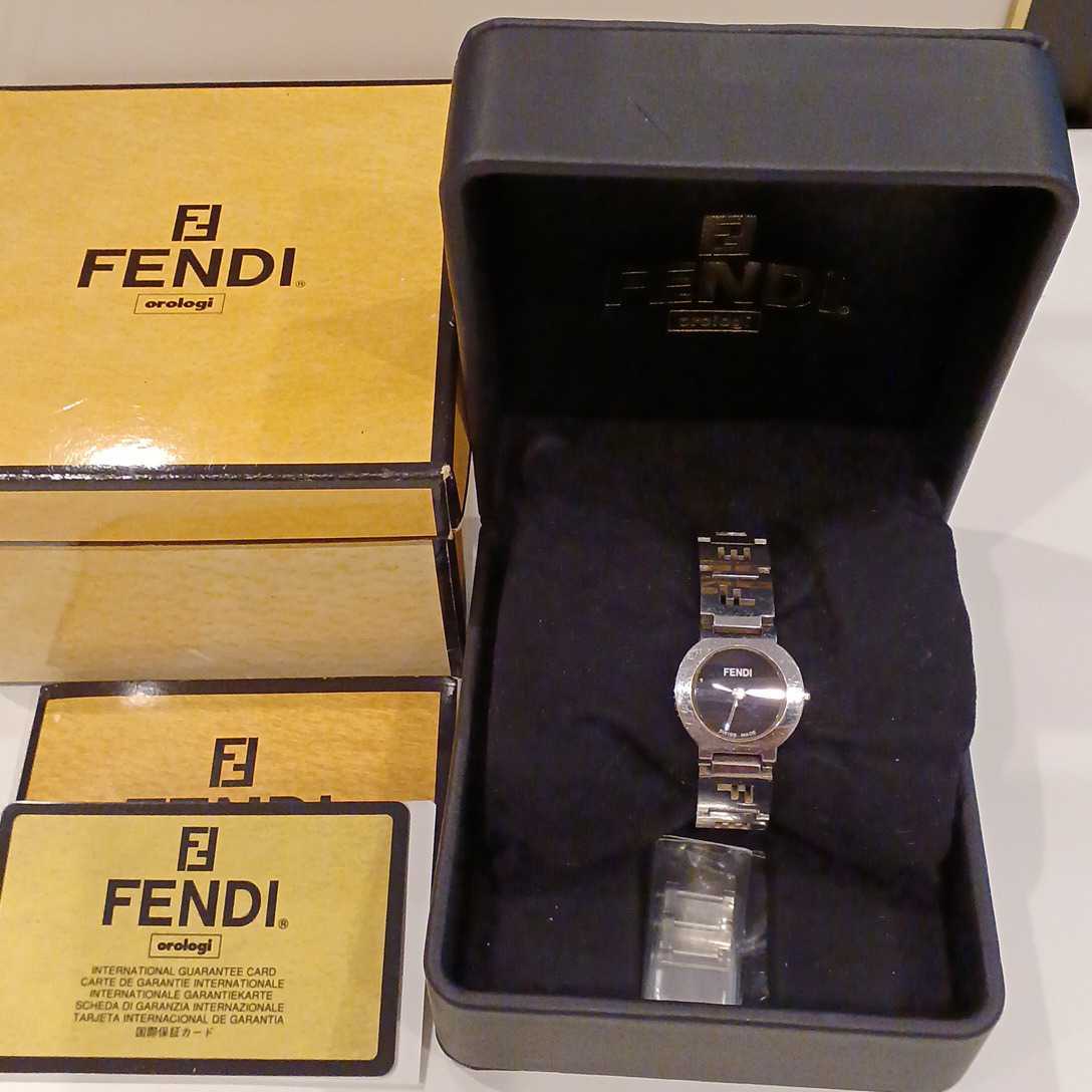 a FENDI フェンディ 3050L クォーツ レディース 腕時計 ロゴ入り黒文字