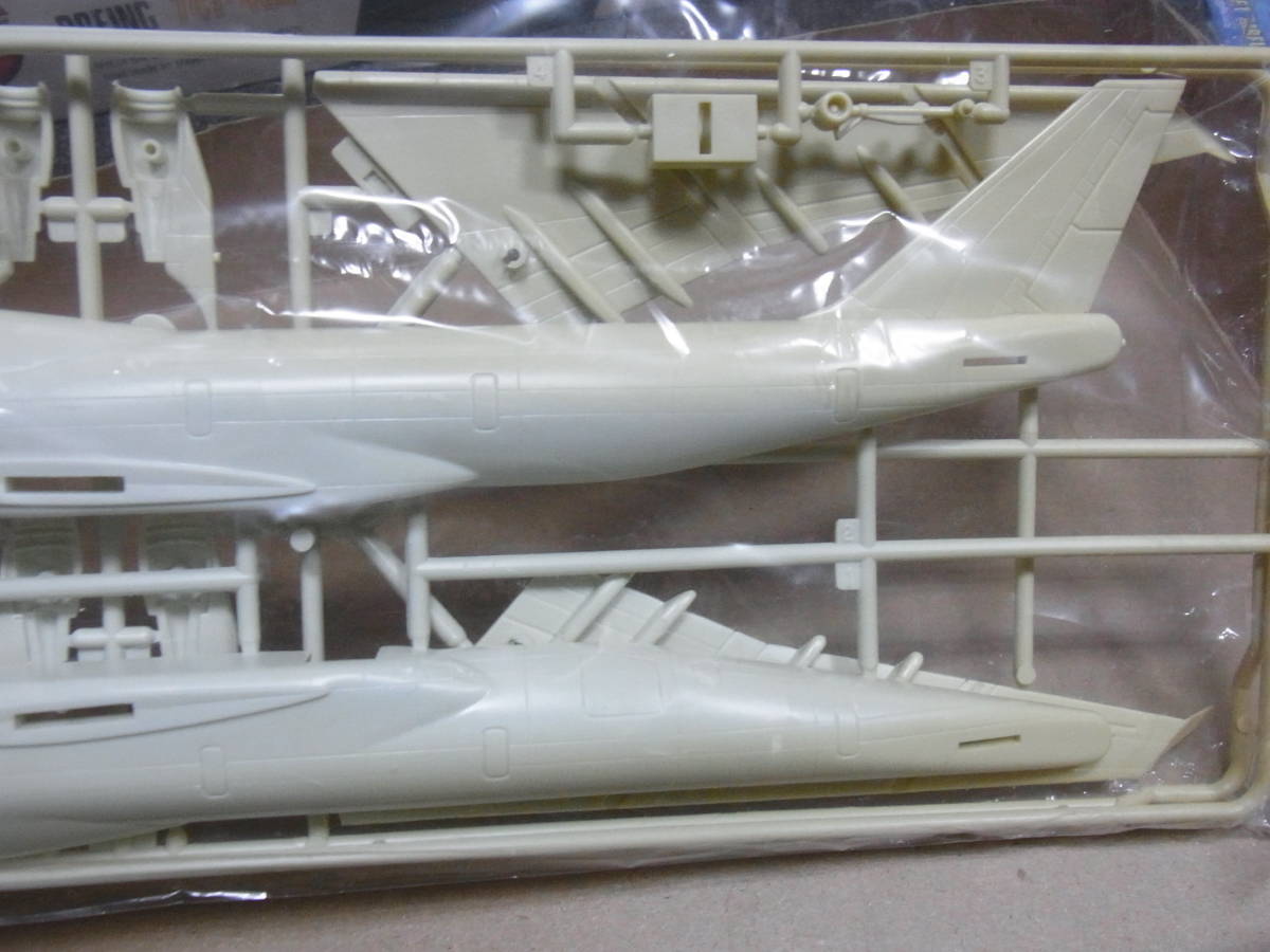 AIRFIX　1/300 　boeing　747-400　　 プラモデル_パーツに焼け？色あせ等有