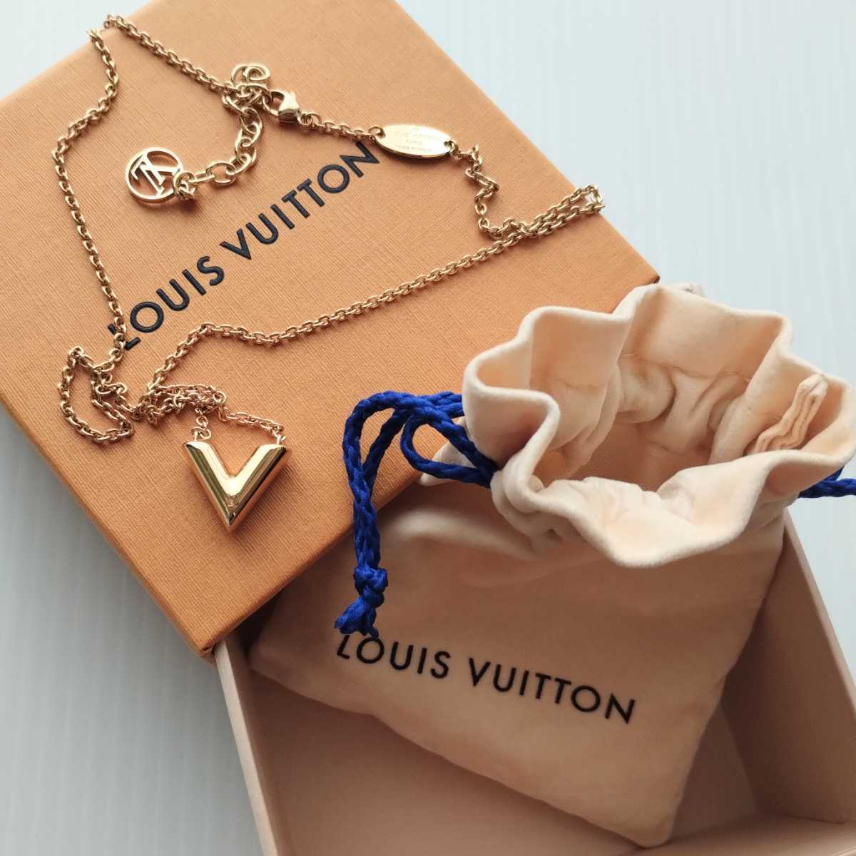 未使用 美品 LouisVuitton ルイヴィトン エセンシャルV ゴールド