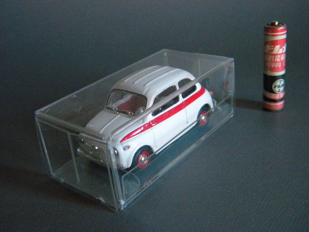 FIAT 500 ★★絶版限定 フィアット 500 赤/白 1/43・Universal Hobbies 合金 ダイキャストメタル 旧車 名車「定形外/LP可」★★欠損無 良好_画像2