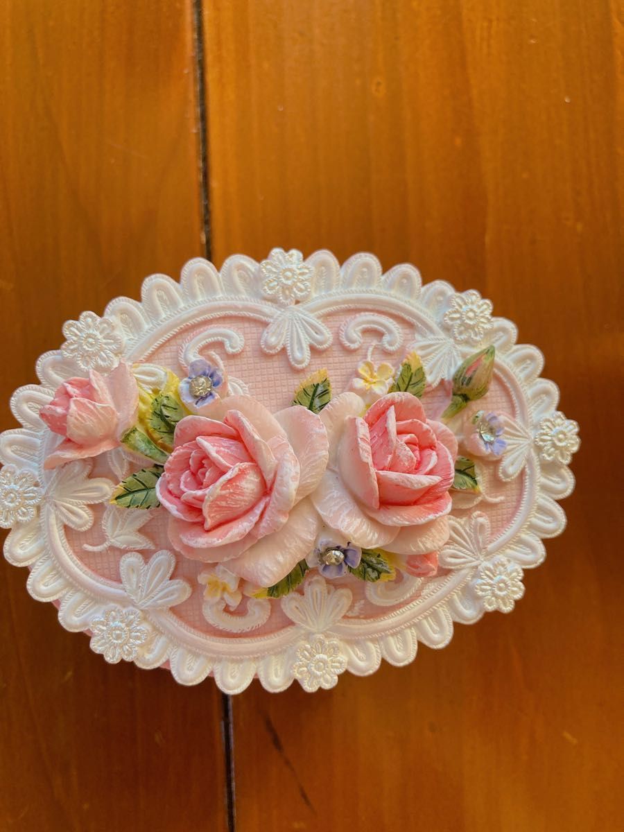 セール【新品】陶器製　ジュエリーボックス　小物入れ　薔薇　バラ
