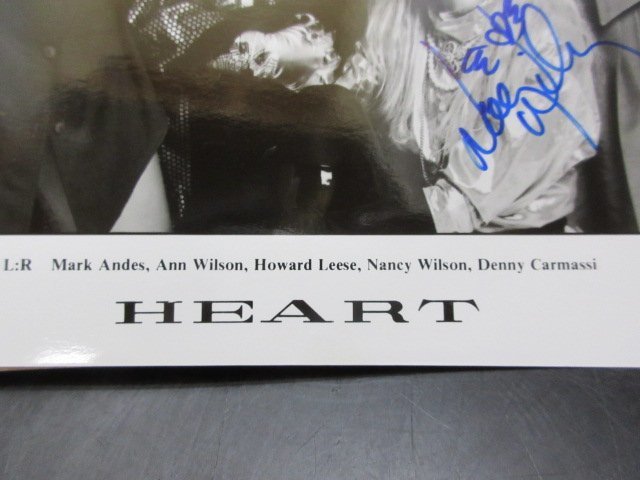HEART 5 person autograph autographed 1986 year photograph photograph of a star?udo- music office work place 