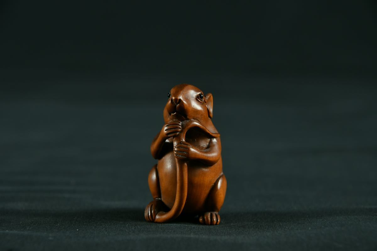 【骨董品】鼠 根付 Netsuke 精密 彫刻 超絶技巧 彫塑 提げもの 提物 形彫 ねずみ 干支