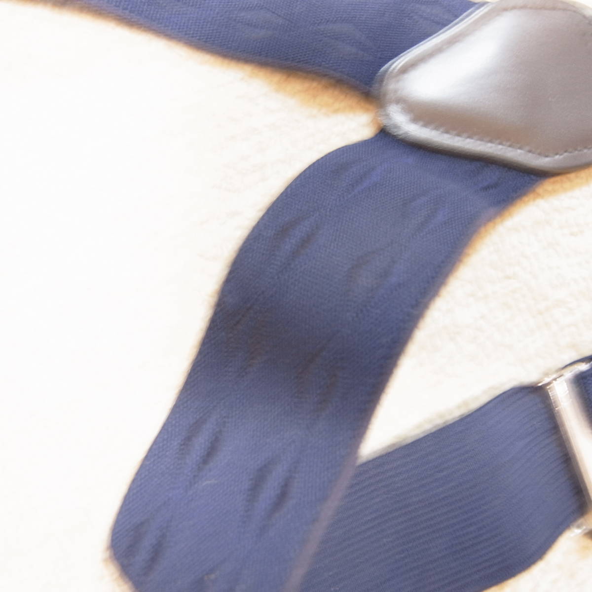 紺色とベージュ色ボム式の革製ボタン留め式サスペンダー2点セット_画像5