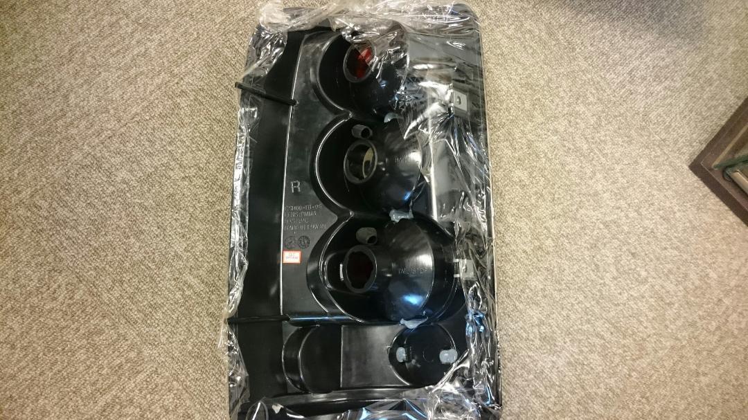 「34」 新品未使用　2000-2006シボレーデナリユーコンタホテールライトブレーキ